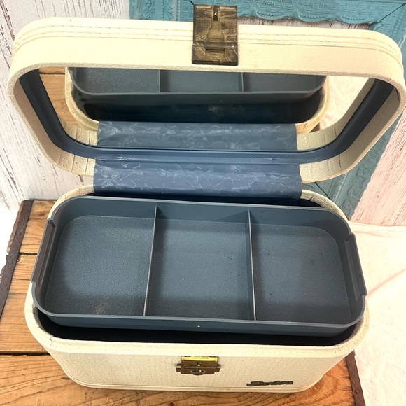 Vintage traincase star line luggage suitcase off white cream makeup case - Picture 3 of 8